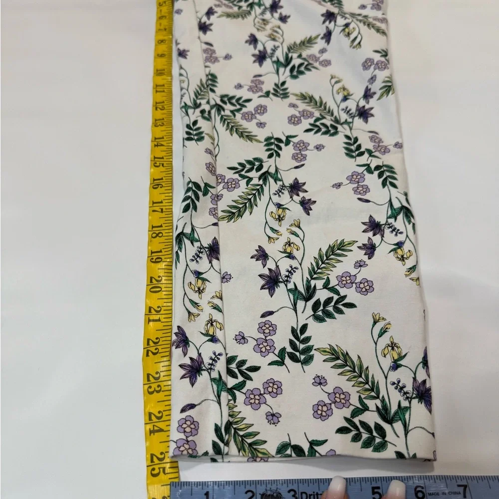 Liz Claiborne White with purple Floral Print cropped Pants in size 12 - Picture 9 of 14